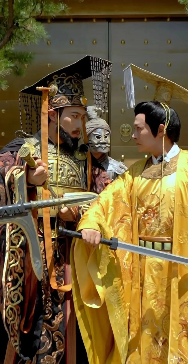 郑国霖扮演“李世民”和“秦始皇”对战。图源郑国霖社交媒体