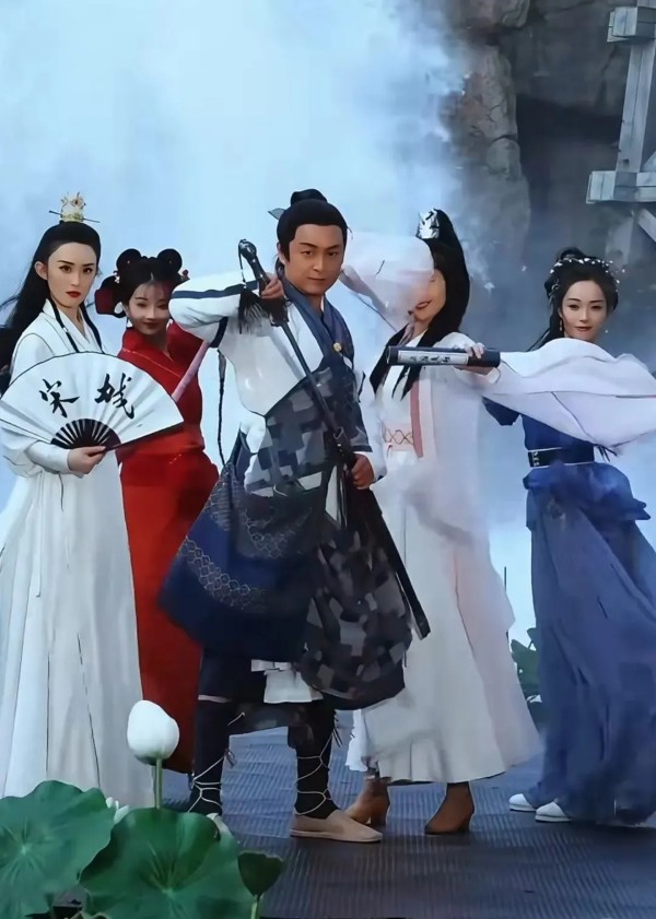 马景涛在景区内饰演“张无忌”。图源马景涛社交媒体