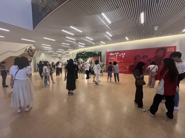 央华版话剧《如梦之梦》2023火爆首演,下一站,南宁!