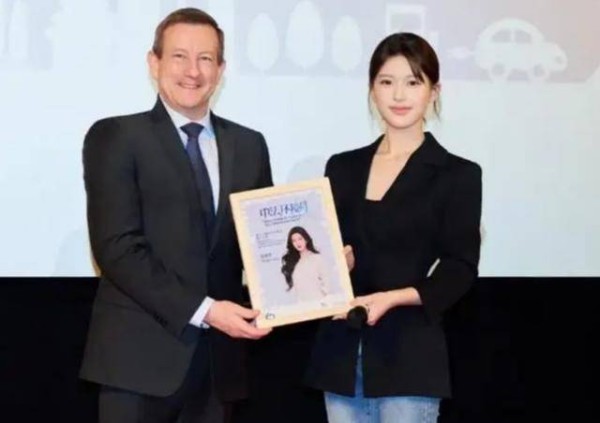 演讲闹笑话、采访脑袋空空、常用字也写错,这些明星是来搞笑的吧