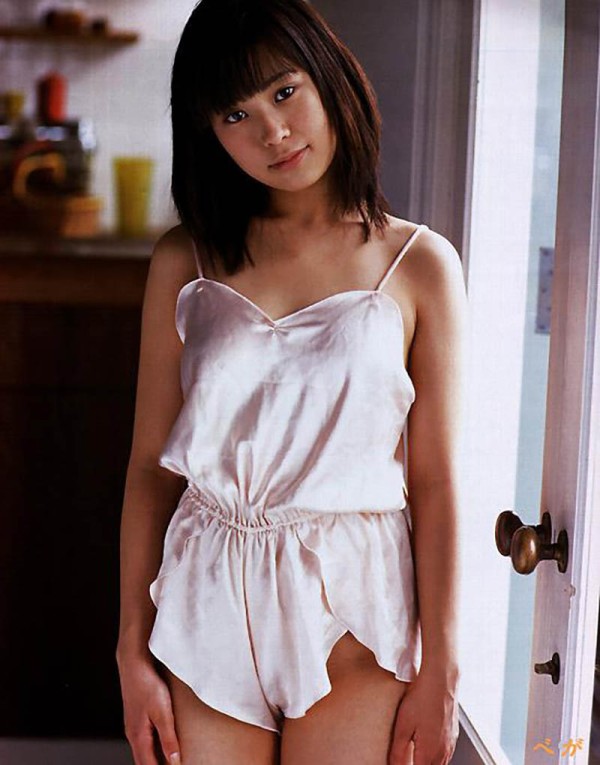 日本 90 年代活跃的写真偶像、演员藤崎弥代（ふじさき みよ）17岁写真集《春机》