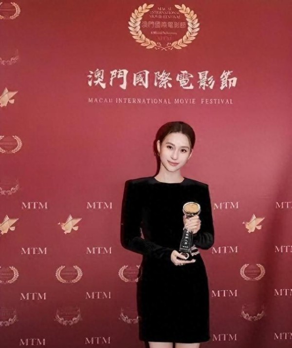 明星红毯时尚观察：风格、气质与个人魅力的碰撞