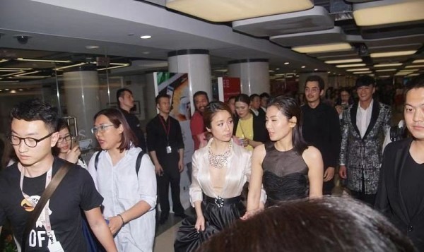 刘涛林心如同框，双双秀身材很出挑，却没舒淇明艳动人最抢眼