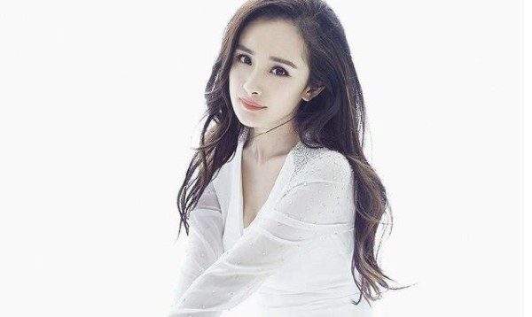 迪丽热巴代言费仅800万,Angelababy的代言费是热巴的2.5倍!