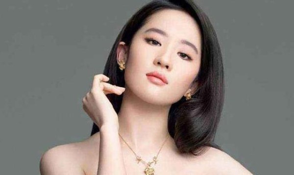 迪丽热巴代言费仅800万,Angelababy的代言费是热巴的2.5倍!