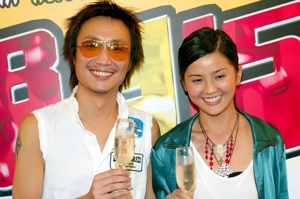 阿Sa的传奇人生：隐婚八年曝光，如今依旧独自