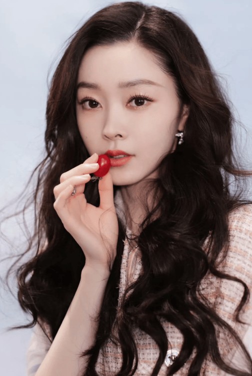 肖战、肉丝、内涵女、王一博、千玺、檀健次、大眼妹、王玉雯、宋轶、井柏然、陈丽君