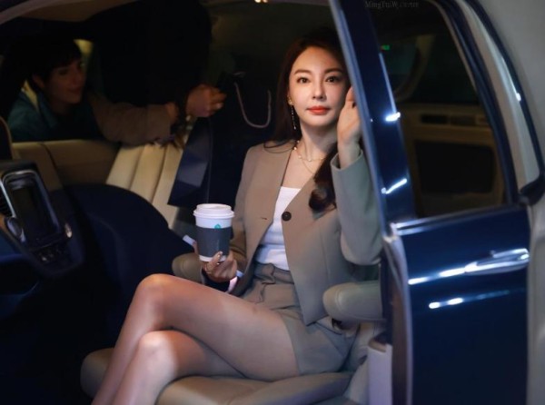 张雨绮112cm美腿刷屏！36岁两娃妈这状态，无愧内娱顶级美女