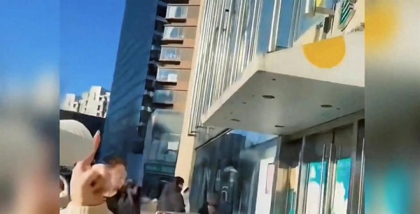 苗圃成嫣然医院第一个捐款明星，姚晨发声力挺，李亚鹏陈光标见面