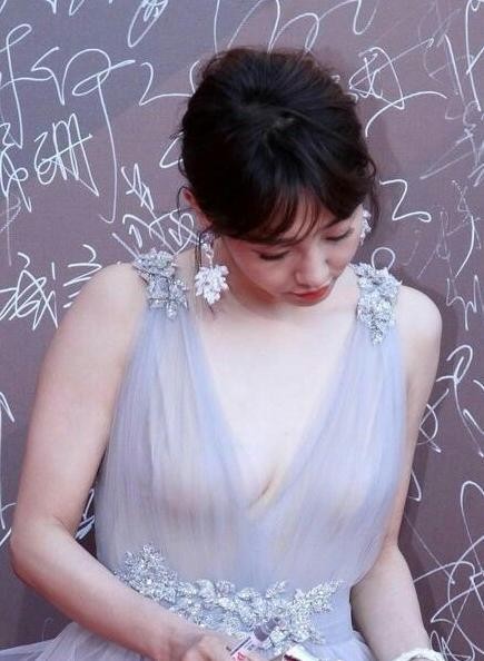 白百何这么穿怎么了,欧美好多明星都不穿内衣