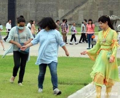 明星活动片场“憋尿”,郑爽狂奔,章子怡发飙,杨颖强忍7个小时