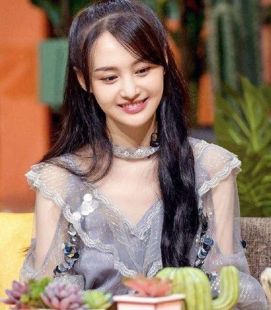 粉丝只有900万!为何郑爽还能是“一线流量花旦”?