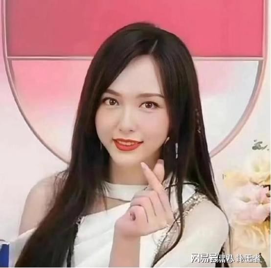唐嫣整容恢复期还营业?唐嫣直播带货脸肿认不出,仅200人在线被嘲