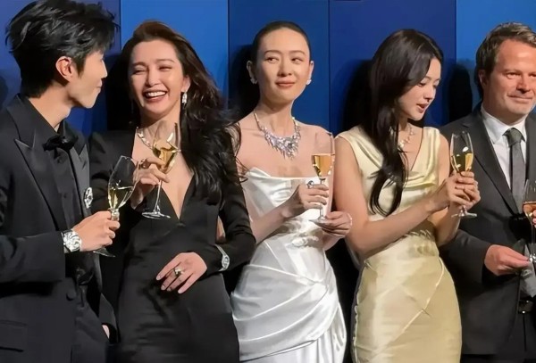 上海今晚,52岁李冰冰以天生美颜,狠狠教训了内娱整容脸