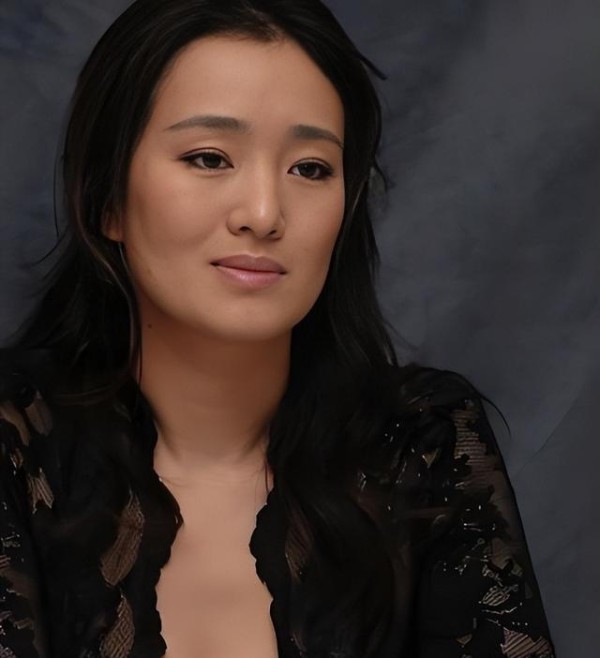 59岁巩俐近照曝光 老态尽显引发热议与张艺谋往事回忆