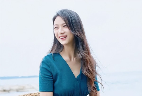 三冠影后汤唯:一个女人都喜欢的女人,怎能不受韩国人欢迎呢
