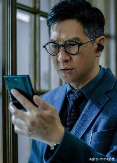 “渣渣辉”原来也是肌肉型男，爱健身演技精湛，不愧是影帝