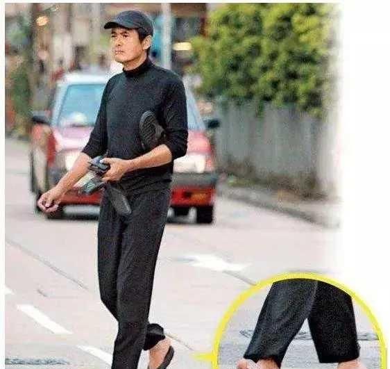 香港明星多到不想搭理,陈奕迅光膀子上街