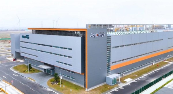 斥资百亿台币，台塑新智能董事长王瑞瑜宣布彰滨电芯厂完工量产