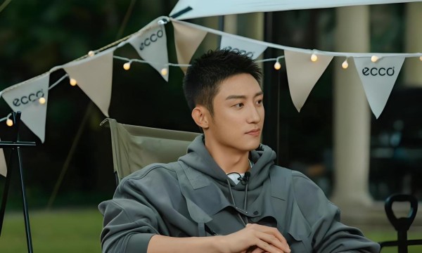 黄景瑜前妻再发声：指其红海履历存疑，疑与顶流生子并涉健康问题