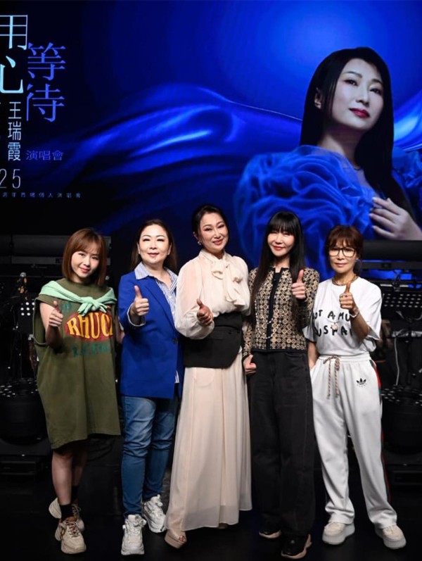 吴淑敏（左起）、张秀卿、王瑞霞、金瑞瑶、蔡秋凤。（王瑞霞提供）