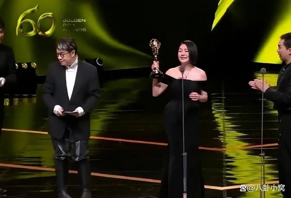 小S夺金钟奖后台崩溃大哭：用奖杯缝合亲情裂痕，S妈含泪道出心结