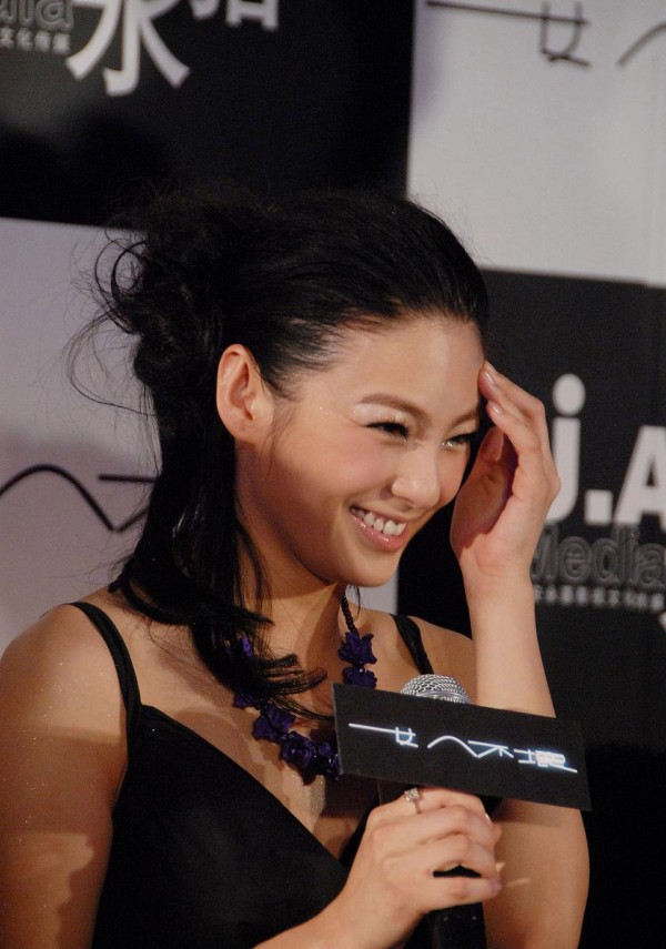 吻戏困局：当亲密戏成为新生代演员的“甜蜜枷锁”