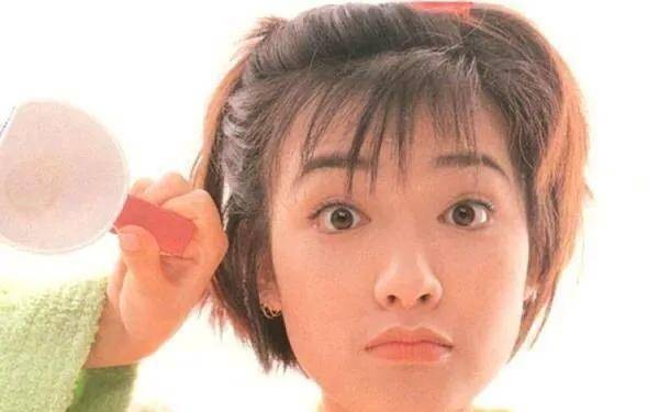 明星范晓萱“自我救赎”、打唇钉、纹花臂、直言：子宫可有可无