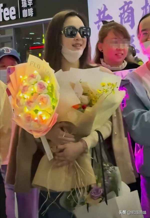 范玮琪南宁演唱会,台上泣不成声,哽咽到说不出话,称很想念大s