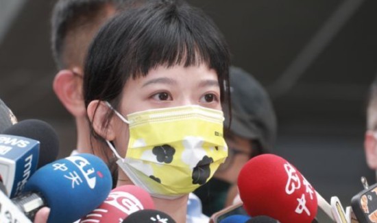 孟耿如哽咽回应黄子佼事件：一起弥补犯过的错