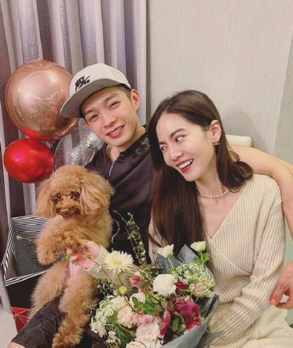 连续否认绯闻十年,突然结婚后频频秀恩爱,31岁女星婚后大变样