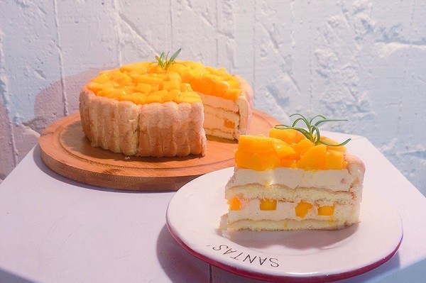 「穿越九千公里交給你」每天配合當令時節及節日供應4至5種手工法式甜點。