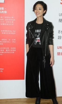 30岁杨幂和33岁桂纶镁，同穿皮衣气质相差一大截