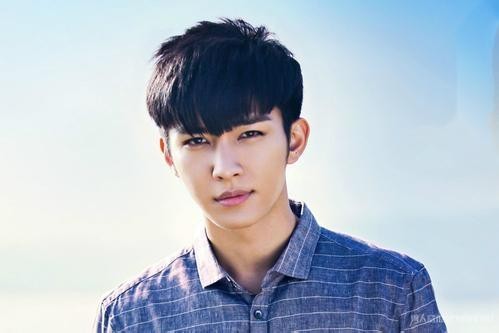 炎亚纶深情发长文，心疼这个做自己的男孩