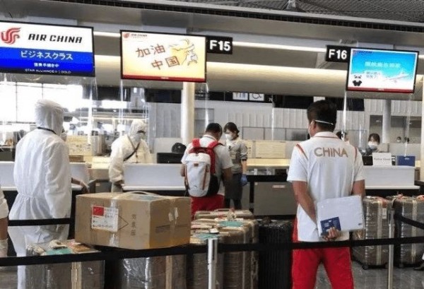 孙一文夺冠后太潇洒！穿中国红跳舞不输女团，明星脸火爆时尚圈