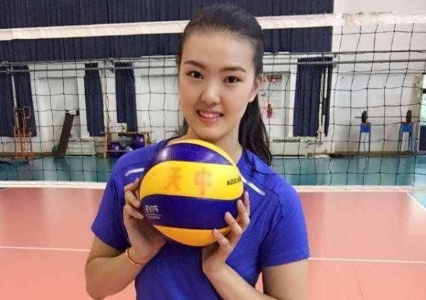 博士惠若琪 硕士张常宁 本科龚翔宇 南师大汇聚女排最强三姐妹