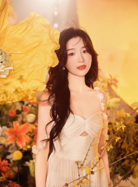 毛晓彤：从“甜妹”到“剧抛脸”，以柔韧之美重写演员定义