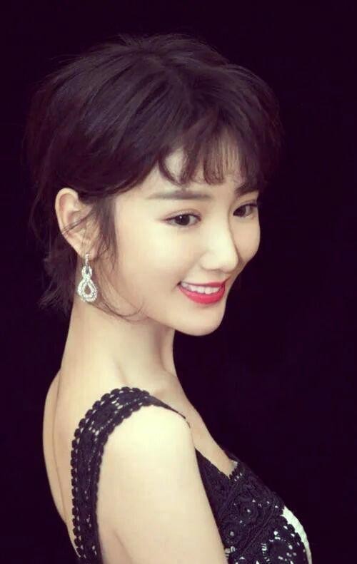 毛晓彤:逆境中崛起的璀璨明星