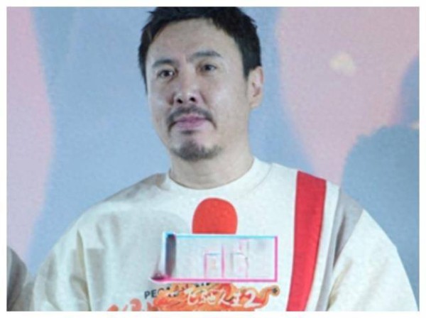 沈腾45岁手术后高速恢复,但颈后刀疤或留遗症?