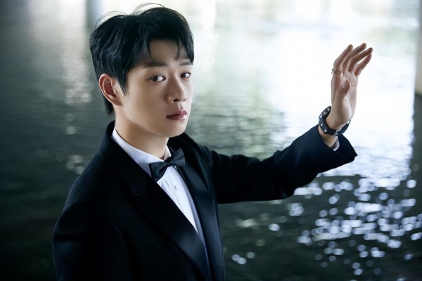 火到国外！外媒评魏大勋，大出风头抢占目光