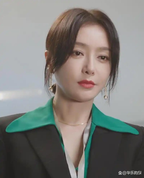 秦岚：时光里生长的温柔与锋芒