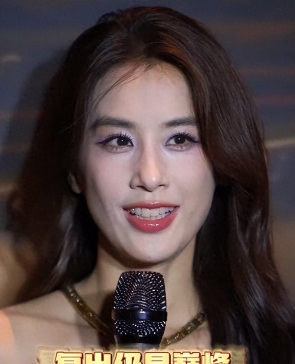 黄圣依从容回归让人好奇。用作品和生活回应婚姻阴影