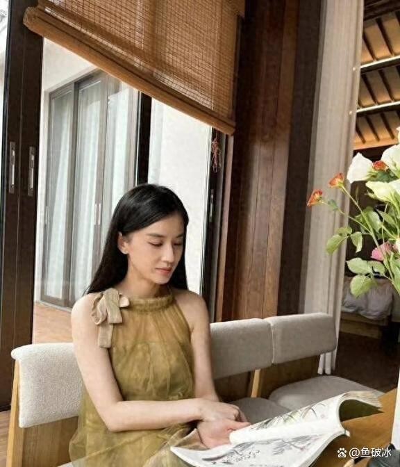 回顾黄圣依的原生家庭背景，这样的“玫瑰”竟被杨子贬低