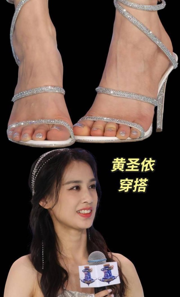 黄圣依生图穿搭随拍，自然状态展现明星日常风格