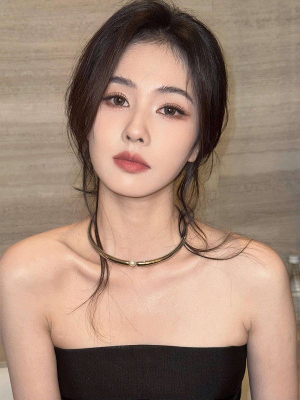 白鹿工作室晒造型幕后：团队10人忙活3天，结果被嘲像保镖