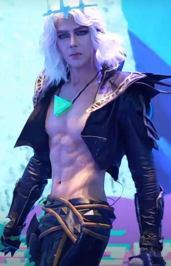 汪东城“公狗腰”这哪是冻龄，这是逆生长！不怪炎亚纶这谁忍得住