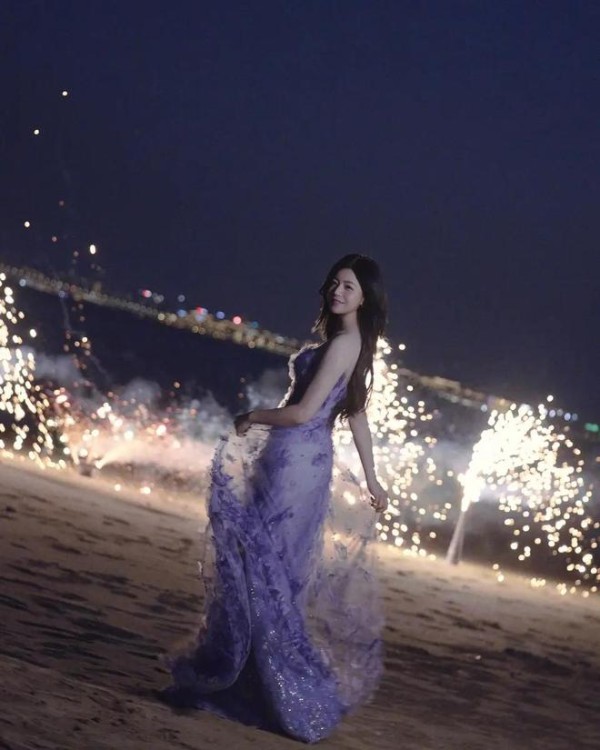 那束烟花和她：在42岁海边，我看到了人生最美的绽放