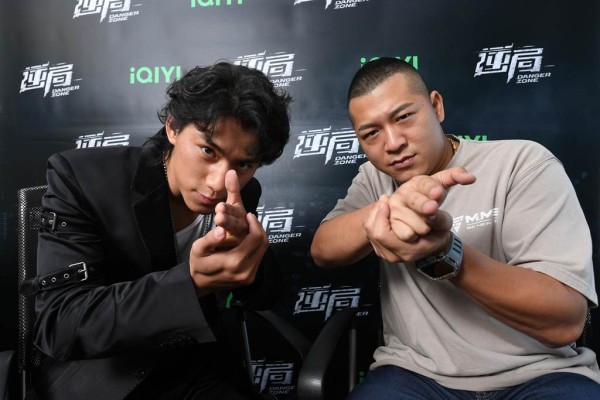 朱轩洋传退演艺圈神隐３个月 现身亲吐：我人不是在这