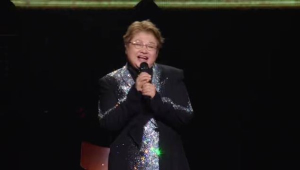 韩红巡演收官捐十亿践行公益