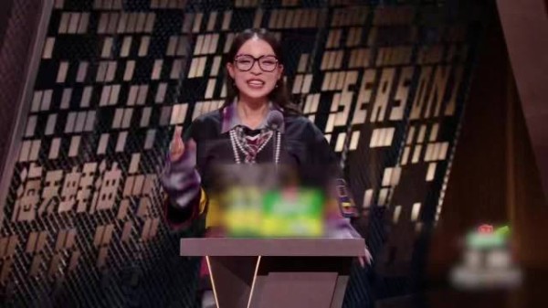 热狗摘墨镜遭VaVa调侃,黄子韬或拒给链子